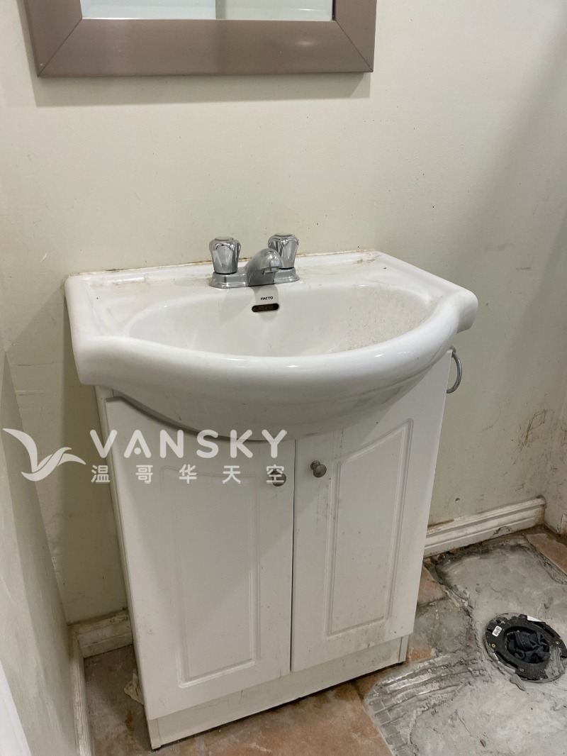 240803125859_bathroom bathin1.jpg